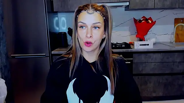 AlexiaDarren online show from 02-14-25, 06:51