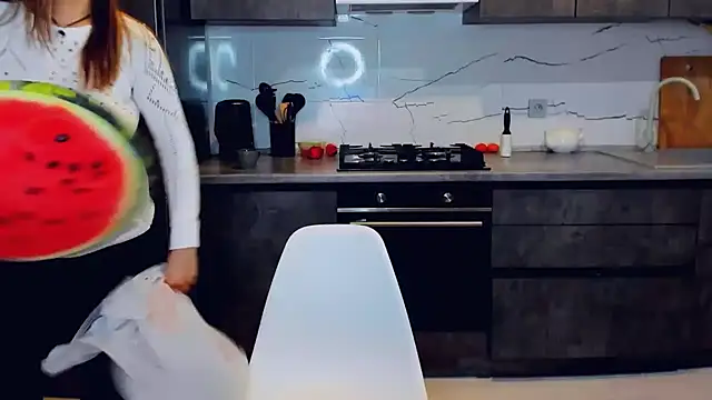 AlexiaDarren online show from 02-17-25, 04:15