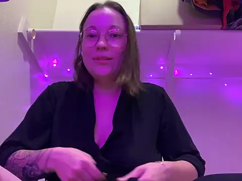 Snapshot of _minikui_ chatting on 10-17-25, 01:42  minikui  online show from 10-17-25, 01:42