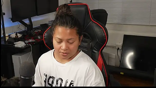 Bubbleliyah online show from 02-26-25, 02:04