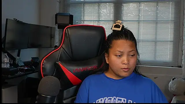 Snapshot of Bubbleliyah chatting on 03-31-26, 11:54 Bubbleliyah online show from 03-31-26, 11:54