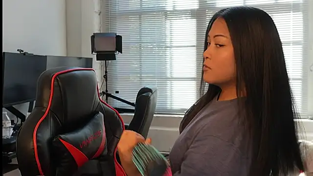 Snapshot of Bubbleliyah chatting on 04-01-26, 01:41 Bubbleliyah online show from 04-01-26, 01:41