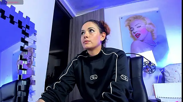 Snapshot of KimberlySaen chatting on 01-13-26, 11:54 KimberlySaen online show from 01-13-26, 11:54