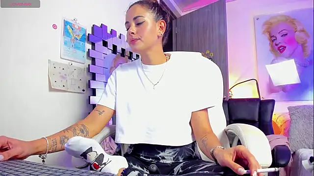 Snapshot of KimberlySaen chatting on 02-13-26, 09:44 KimberlySaen online show from 02-13-26, 09:44