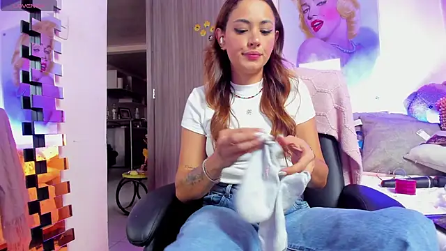 Snapshot of KimberlySaen chatting on 02-21-26, 10:22 KimberlySaen online show from 02-21-26, 10:22