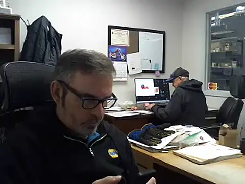 Snapshot of Russianjewel chatting on 02-14-25, 01:18 Russianjewel online show from 02-14-25, 01:18