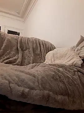 Snapshot of -ELISA chatting on 12-25-24, 08:28 -ELISA online show from 12-25-24, 08:28