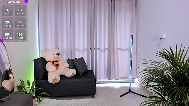 roxie gates  online show from 12-21-24, 07:49