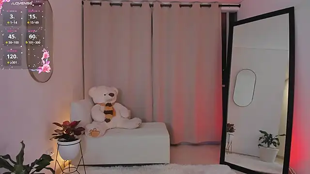 roxie gates  online show from 11-17-25, 12:49