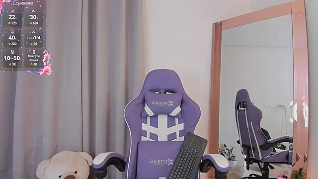 Snapshot of roxie_gates_ chatting on 02-12-26, 01:00 roxie gates online show from 02-12-26, 01:00