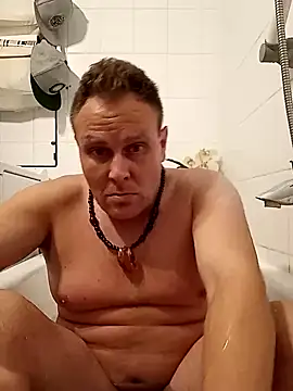 Snapshot of OliverBerlinSucht chatting on 10-04-25, 04:32 OliverBerlinSucht online show from 10-04-25, 04:32