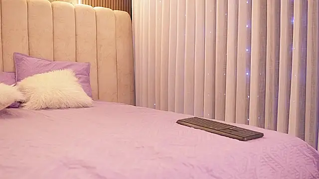 emyli sw  online show from 12-23-25, 03:15