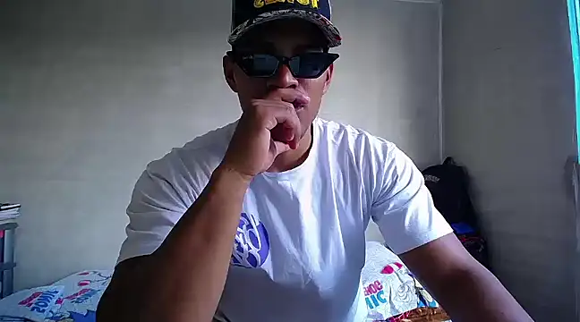 Snapshot of teddyfit19cm chatting on 03-05-25, 12:33 teddyfit19cm online show from 03-05-25, 12:33