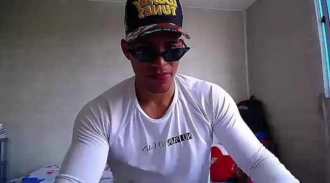 Snapshot of teddyfit19cm chatting on 03-06-25, 01:35 teddyfit19cm online show from 03-06-25, 01:35