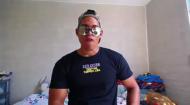 Snapshot of teddyfit19cm chatting on 03-08-25, 05:54 teddyfit19cm online show from 03-08-25, 05:54