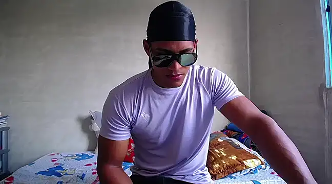 Snapshot of teddyfit19cm chatting on 03-10-25, 12:15 teddyfit19cm online show from 03-10-25, 12:15