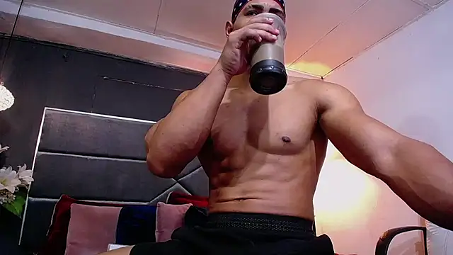 Snapshot of teddyfit19cm chatting on 10-11-25, 02:04 teddyfit19cm online show from 10-11-25, 02:04