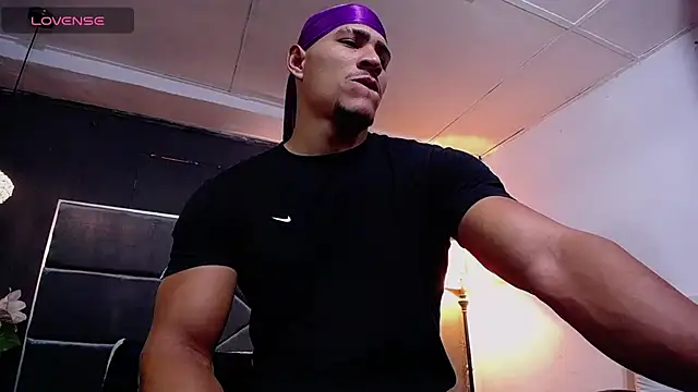 Snapshot of teddyfit19cm chatting on 10-15-25, 02:28 teddyfit19cm online show from 10-15-25, 02:28