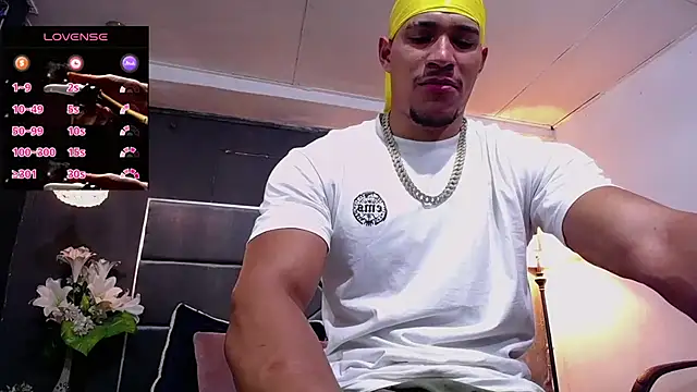 Snapshot of teddyfit19cm chatting on 10-29-25, 01:24 teddyfit19cm online show from 10-29-25, 01:24