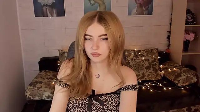 Snapshot of ViolettaLopez chatting on 01-05-25, 02:41 ViolettaLopez online show from 01-05-25, 02:41