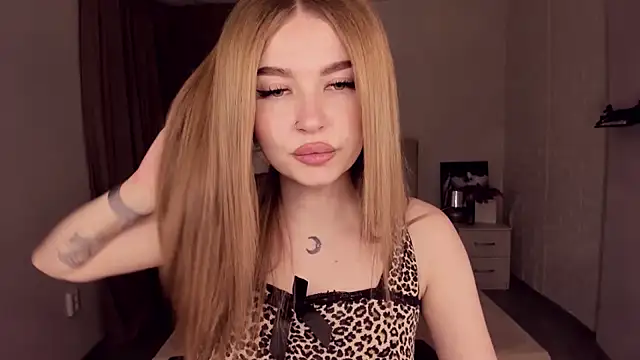 Snapshot of ViolettaLopez chatting on 01-13-25, 02:42 ViolettaLopez online show from 01-13-25, 02:42