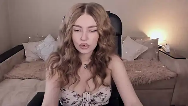 Snapshot of ViolettaLopez chatting on 02-10-25, 11:25 ViolettaLopez online show from 02-10-25, 11:25