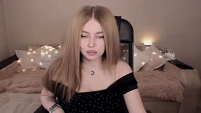 Snapshot of ViolettaLopez chatting on 02-15-25, 11:28 ViolettaLopez online show from 02-15-25, 11:28