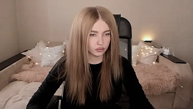 Snapshot of ViolettaLopez chatting on 02-16-25, 10:21 ViolettaLopez online show from 02-16-25, 10:21