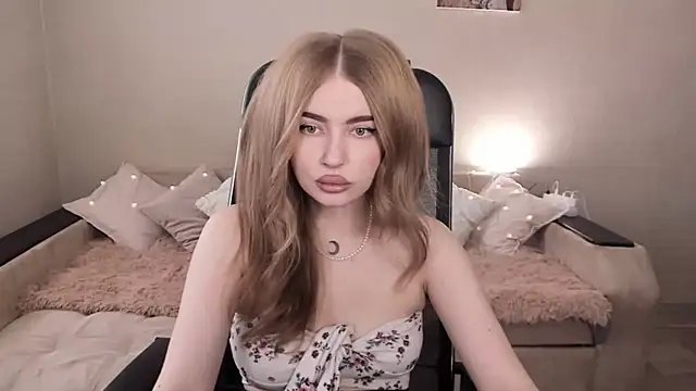 Snapshot of ViolettaLopez chatting on 02-23-25, 10:17 ViolettaLopez online show from 02-23-25, 10:17