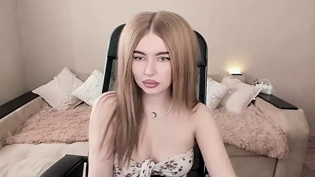 Snapshot of ViolettaLopez chatting on 02-28-25, 09:36 ViolettaLopez online show from 02-28-25, 09:36