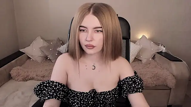 Snapshot of ViolettaLopez chatting on 03-10-25, 11:21 ViolettaLopez online show from 03-10-25, 11:21