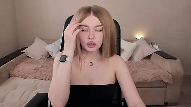 Snapshot of ViolettaLopez chatting on 03-16-25, 10:33 ViolettaLopez online show from 03-16-25, 10:33