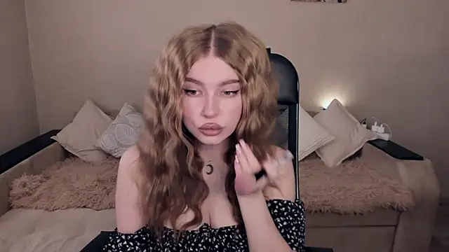 Snapshot of ViolettaLopez chatting on 03-18-25, 11:30 ViolettaLopez online show from 03-18-25, 11:30