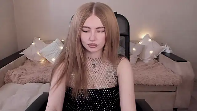 Snapshot of ViolettaLopez chatting on 03-21-25, 10:28 ViolettaLopez online show from 03-21-25, 10:28