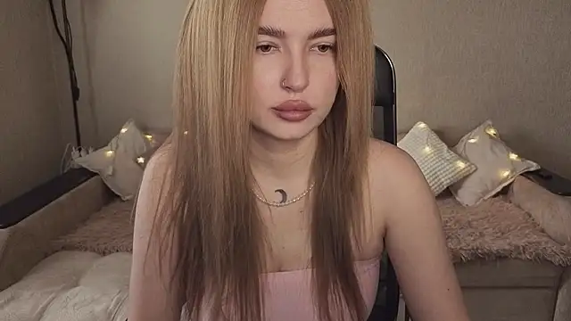 Snapshot of ViolettaLopez chatting on 09-20-25, 12:50 ViolettaLopez online show from 09-20-25, 12:50