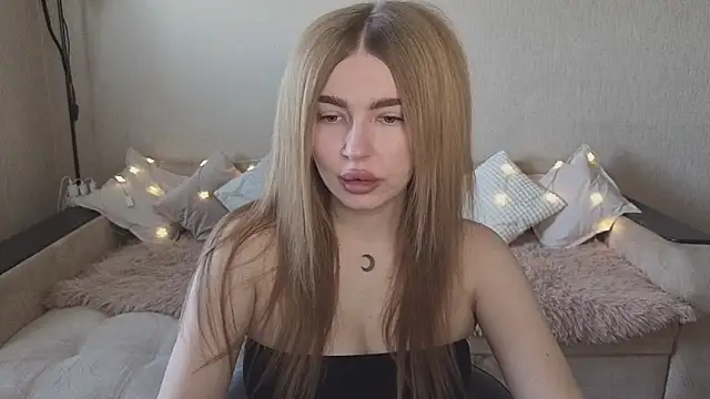 Snapshot of ViolettaLopez chatting on 09-21-25, 12:07 ViolettaLopez online show from 09-21-25, 12:07