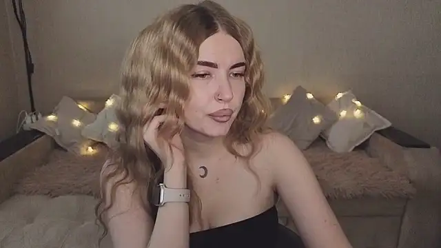 Snapshot of ViolettaLopez chatting on 09-30-25, 01:27 ViolettaLopez online show from 09-30-25, 01:27