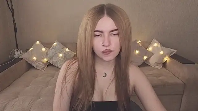 Snapshot of ViolettaLopez chatting on 10-19-25, 09:32 ViolettaLopez online show from 10-19-25, 09:32