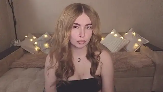 Snapshot of ViolettaLopez chatting on 10-21-25, 01:12 ViolettaLopez online show from 10-21-25, 01:12