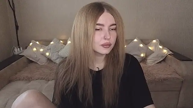 Snapshot of ViolettaLopez chatting on 10-25-25, 12:45 ViolettaLopez online show from 10-25-25, 12:45