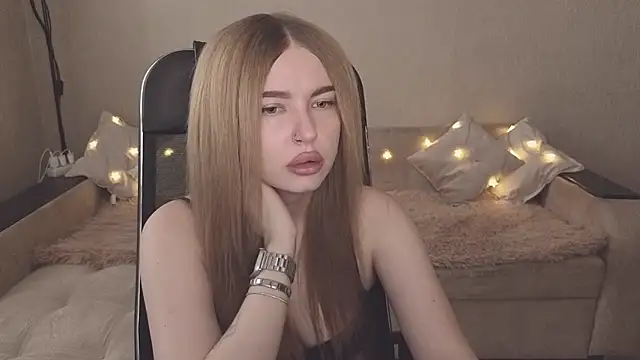 Snapshot of ViolettaLopez chatting on 10-26-25, 09:48 ViolettaLopez online show from 10-26-25, 09:48