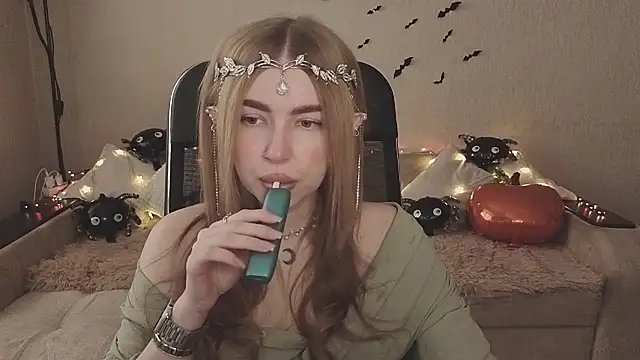 Snapshot of ViolettaLopez chatting on 10-30-25, 10:49 ViolettaLopez online show from 10-30-25, 10:49