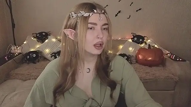 Snapshot of ViolettaLopez chatting on 10-31-25, 11:22 ViolettaLopez online show from 10-31-25, 11:22