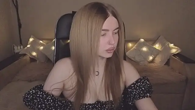 Snapshot of ViolettaLopez chatting on 11-10-25, 12:15 ViolettaLopez online show from 11-10-25, 12:15