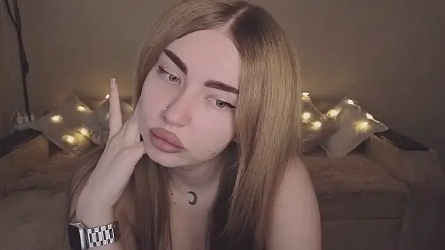 Snapshot of ViolettaLopez chatting on 11-12-25, 12:16 ViolettaLopez online show from 11-12-25, 12:16