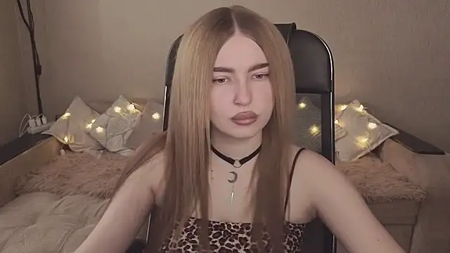 Snapshot of ViolettaLopez chatting on 11-23-25, 10:15 ViolettaLopez online show from 11-23-25, 10:15