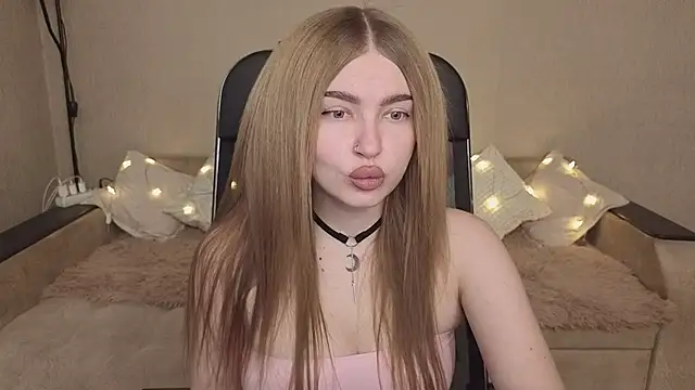 Snapshot of ViolettaLopez chatting on 11-24-25, 10:59 ViolettaLopez online show from 11-24-25, 10:59