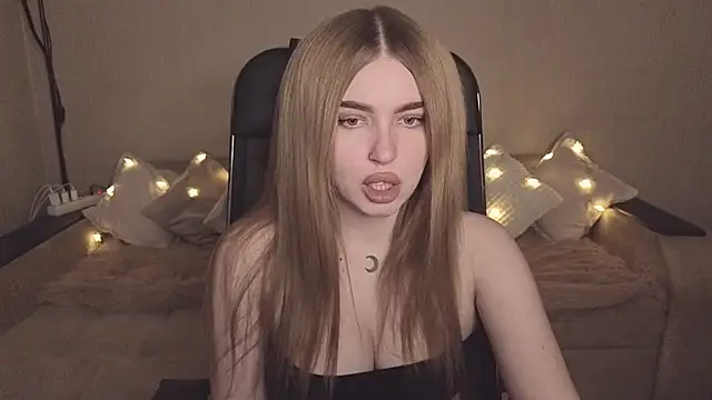 Snapshot of ViolettaLopez chatting on 11-27-25, 01:46 ViolettaLopez online show from 11-27-25, 01:46