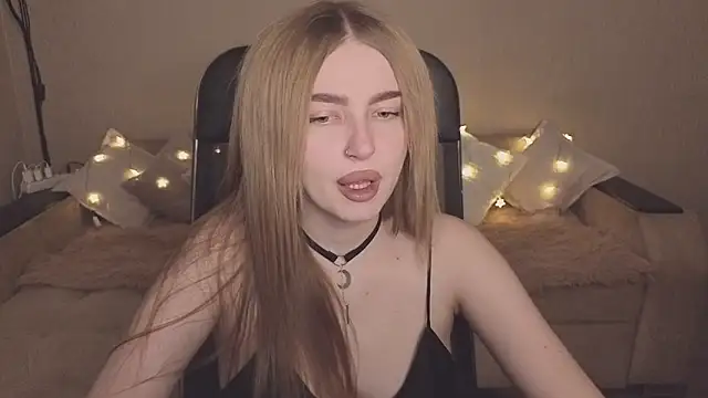 Snapshot of ViolettaLopez chatting on 11-28-25, 12:08 ViolettaLopez online show from 11-28-25, 12:08