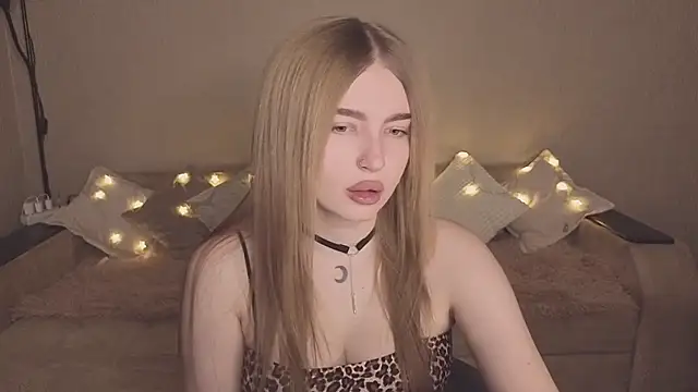 Snapshot of ViolettaLopez chatting on 11-29-25, 02:42 ViolettaLopez online show from 11-29-25, 02:42